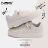 Tênis Simples Estilo Coreano Universal para Homens Zhq-Hy096 Nova Coleção Primavera Versátil Estudante Alargador Tênis Casual para Homens