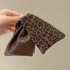Pinzas para el pelo grandes de otoño e invierno para mujeres con cabello grueso, con un lujoso diseño de felpa, adecuadas para la parte trasera de la cabeza, accesorios para el cabello estilo pinza de tiburón