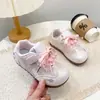 Zapatos Deportivos de Moda para Niñas Estilo Primavera/Otoño 2026 Zapatos de Princesa con Lazo Brillante Suela Suave Casual Versátiles Zapatos Forrest Gump