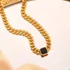 Colar de corrente grossa de aço de titânio exagerado de personalidade europeia e americana, popular na Internet, colar de corrente de clavícula quadrada preta, pulseira feminina do mesmo estilo