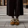 Sapatos Peludos de Camurça Retrô com Solado Grosso, Chinelos com Biqueira para Mulheres, Novos Sapatos de Algodão Birkenstock Quentes com Forro de Lã Inverno 2025