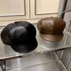 Gorra octogonal británica retro de piel sintética de alta calidad para mujer, gorro de pescador pequeño con cara negra para primavera, otoño e invierno.