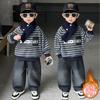 Conjunto de tres piezas de mezclilla a rayas para niños en invierno, Conjunto de sudadera de forro polar para niños en invierno, Ropa elegante para niños pequeños