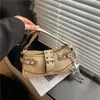 Bolso Elegante de Un Solo Hombro Color Sólido con Hebilla Retro Verano Transfronterizo Nueva Moda Remache Gran Capacidad Casual Bolso de Axila