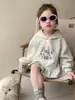 Suéter con Capucha Ropa de Primavera para Niñas 2025 Nueva Camisa Base Estilo Western para Niños Ropa Linda de Primavera y Otoño para Bebé