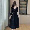 Vestido negro de dos piezas de imitación con manga larga para mujer, nueva moda de otoño 2026, conjunto de capa base, falda larga inspirada en Chanel