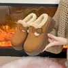 Sandálias slip-on de bico fechado, estilo retrô, forradas com fleece e com solado plataforma para mulheres, nova coleção outono/inverno 2026, quentes e que aumentam a altura, chinelos de algodão estilo Birkenstock