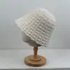 Sombrero de Pescador Color Liso Cara Desnuda Tejido Circunferencia de Cabeza Grande Sombrero de Cubo Plegable Cálido Protege Orejas Hace que la Cara Parezca Más Pequeña Estilo Coreano Sombrero de Cubeta Mujeres