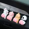 Adornos para coche en línea rojo caricatura lindo Q juego trasero muñeca consola central del coche juguete de descompresión decoraciones de animales