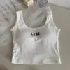 Top regata curto com estampa de letras e decote em U com bojo, adequado para usar sozinho ou em camadas, com alças largas nos ombros e estampa sexy, top base sem mangas 2871