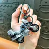 Llavero Colgante de Motocicleta Cool Transfronterizo Mini Juguete de Coche de Tracción para Niños Llavero para Mochila Regalo Pequeño Venta al por Mayor