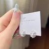 Pendientes Cuadrados de Diamante de Lujo para Mujer, Exquisitos Pendientes de Diamante Brillantes de Nicho, Versátiles para el Uso Diario, Realzan el Tono de Piel