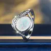 Anillo Rongxing de Estilo Bohemio Transfronterizo con Textura de Pluma 3D Incrustado con Ópalo Sintético, Anillo de Atmósfera Única