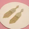 Nuevos pendientes populares europeos y americanos de plata con aguja y diamantes completos, versátiles, de lujo ligero, para discoteca, pendientes de cadena con garra de diamante de strass con borla