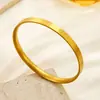 Estilo Coreano Lujo Accesible Chapado en Oro de 18 Quilates Simple Moda Versátil Pulsera Cerrada Joyería Patrón de Escamas de Dragón Pulsera de Acero de Titanio para Mujeres