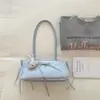 Bolso de Mano Estilo Coreano con Encantos Lindos, Nuevo Modelo Primavera 2026, Estilo Simple, Bolso de Hombro a la Moda y con Estilo para el Trabajo