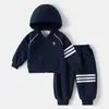 Conjunto de Ropa de Primavera para Niños 2026 Nuevo Conjunto de Dos Piezas con Sudadera de Dibujos Animados y Pantalones para Niños