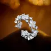 Anel Flor de Luxo Leve com Zircônia Incrustada e Corindo Vermelho para Mulheres, Anel Aberto Ajustável, Anel de Joia, Acessórios Coloridos da Moda