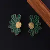 Pendientes Florales Simétricos Vintage, Pendientes Retro Estilo Corte Lujo Ligero Desgastados, Colgantes de Oreja Artísticos de Gama Alta con Incrustaciones de Diamantes Margarita Dulce