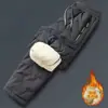 Calças externas masculinas forradas com fleece, espessas, quentes e confortáveis, com forro de lã de cordeiro, corte solto e disponíveis em tamanhos grandes, perfeitas para uso casual no inverno.