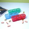Fábrica de origen tres veces por la mañana, al mediodía y por la noche caja de medicamentos de tres compartimentos multicolor opcional portátil sub-embalaje caja de medicamentos separada