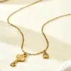 Moda Coreana I Collar Colgante de Pareja Llave y Candado Simple con Diamante para Mujer Acero Inoxidable Chapado en Oro de 18K Lindo Elegante