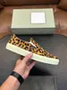 Tênis casuais slip-on de crina de cavalo com estampa de leopardo para homens, estilo transfronteiriço TF, sem cadarços, com sola branca, um design versátil para o dia a dia