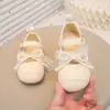 Sapatos de Couro Prata para Meninas 2026 Nova Coleção Primavera e Outono Sapatilhas Mary Jane Infantis Sapatos Slip-On de Solado Macio para Meninas