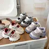 Moda Infantil Zapatos Dad 2026 Primavera/Otoño Nuevos Zapatos Deportivos Casuales para Niñas Zapatos de Malla Suela Gruesa Zapatos para Niños