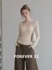Camiseta de punto de manga larga con cuello en V de color avena Forever para mujer, perfecta para principios de otoño, corte ajustado y top favorecedor