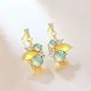 Estilo antiguo, sensación fresca y distante, nueva tendencia nacional china, mariposa dorada, material peligroso natural, aretes de jade en tono azul, aretes de botón estilo ins para mujer