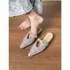 Primeiro Encontro com as Meias-Sapatilhas Femininas Fechadas na Ponta, Respiráveis, Vazadas e com Bico Fino Estilo Francês, Novo Modelo Verão 2025 com Aumento de Altura Escondido