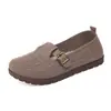 Zapatos de tela estilo Old Beijing para mujer, modelo nuevo primavera-verano 2026, zapatos casuales tipo slip-on de malla transpirable, zapatos cómodos para madres de mediana edad y mayores