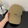 Sombrero de ala ancha simple bordado estilo coreano para mujer, nuevo modelo 2026, gorra de béisbol que hace que la cara se vea más pequeña, gorra parasol versátil