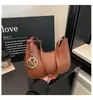 Bolso de media luna tejido estilo francés 2026, simple y versátil, con un tacto elegante y de alta calidad, adecuado para llevar como bolso de mano, bolso de hombro o bolso de axila para el día a día.