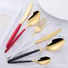 Venta al por mayor del fabricante Cubiertos Occidentales de Acero Inoxidable Cuchillo para Bistec, Tenedor, Cuchara, Cucharilla de Té, Mango con Spray Chapado en Titanio Juego de Cubiertos de Cuatro Piezas para Regalo