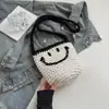 2025 Estilo Japonês Nova Bolsa de Balde de Tricô com Rosto Sorridente Kawaii Rosto Sorridente Bolsa Pequena Bolsa de Palha de Verão Bolsa de Praia para Férias