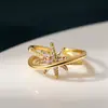 Anillo Irregular Rayado de Estrella Grande en Órbita Interestelar con Circonita Incrustada para Mujer Ajustable