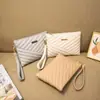 Bolsa bordada para teléfono móvil 2024 bolsa para damas comercio exterior bolsa pequeña al por mayor bolsa de gran capacidad para mujer bolso de mano Joker de moda