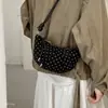 Bolsa pequeña bolsa para ir al trabajo modelo nuevo teléfono móvil cuerno nicho retro para mujer de un solo hombro cruzada de moda otoño e invierno lunares 2026