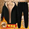 Traje de lana de cordero, conjunto casual cálido de dos piezas para hombre engrosado, popular conjunto de invierno de pantalones deportivos con forro polar y chaqueta con capucha