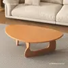 Nueva mesa de centro de madera maciza para espacios pequeños, mesa de centro triangular de forma especial de alta gama, lujo ligero, estilo japonés moderno simple para uso en la sala de estar