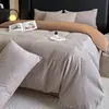 Lujoso juego de cama de cuatro piezas de algodón de fibra larga, con una funda nórdica gruesa de jacquard tejido, sábanas 100% algodón puro y sábanas bajeras.