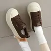 Nuevas zapatillas estudiantiles versátiles que aumentan la altura con un estilo moderno, zapatos casuales de suela gruesa 2026 para mujer, zapatillas de lona retro para primavera y otoño