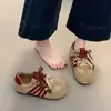 Tênis de treino femininos extremamente estilosos e versáteis, novo modelo outono 2026, tênis casuais esportivos leves estilo retrô, sapatos femininos finos