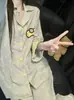 Cárdigan de pijama casual de estilo coreano con estampado de gato genial y mangas largas para mujer, nuevo conjunto de dos piezas suave para uso doméstico de principios de otoño como ropa exterior