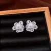Brincos Versáteis de Zircônia Pérola Oca Pétala de Luxo Leve Transfronteiriços para Mulheres, Brincos Exquisitos de Design Único de Nicho Atacado