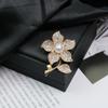 Broche Flor Retrô Moda Pérola Diamante Cor Natural Liga Coroa Joker Alfinete de Roupa