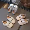 Zapatos de Princesa para Bebé Niña Estilo Nuevo 2026 Zapatos para Niños Pequeños de 1-3 Años Suela Suave Estilo Coreano Lazo Nudo Zapatos Pequeños de Cuero Modelos de Primavera y Otoño