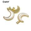 WT-JP326 Pendientes Colgantes Creativos Lindos Pequeños con Diseño de Luna de Moda y Concha Dorada Curva